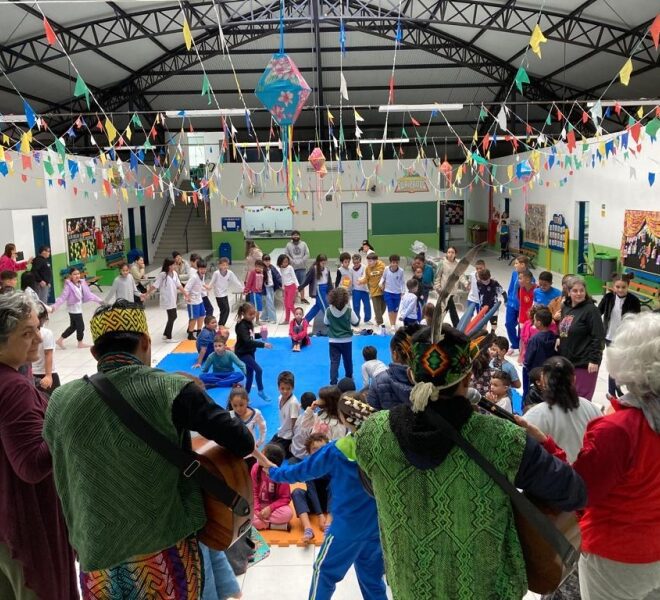 Oficina de Grafismo Indígena é Realizada em Escola de Ilhabe...
