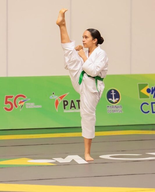 Ilhabela participa de competições de taekwondo e natação nes...
