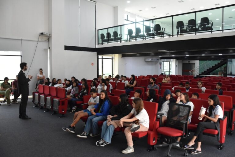Projeto informa direitos e deveres dos cidadãos em escolas d...
