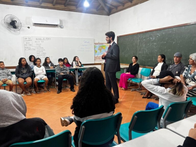 Alunos de Ilhabela aprendem sobre Judiciário e cidadania nas...