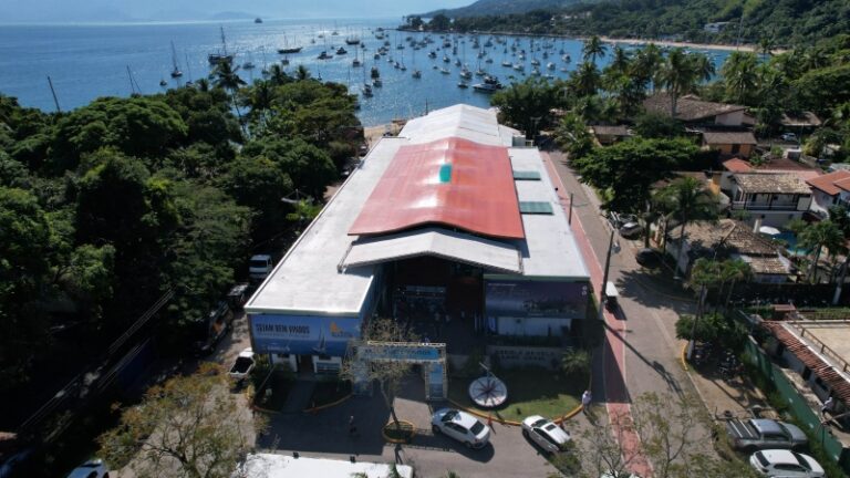 Prefeito de Ilhabela inicia projeto de revitalização urbana.