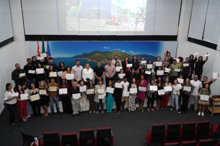 Prefeito de Ilhabela anuncia FATEC após formatura da IETEC