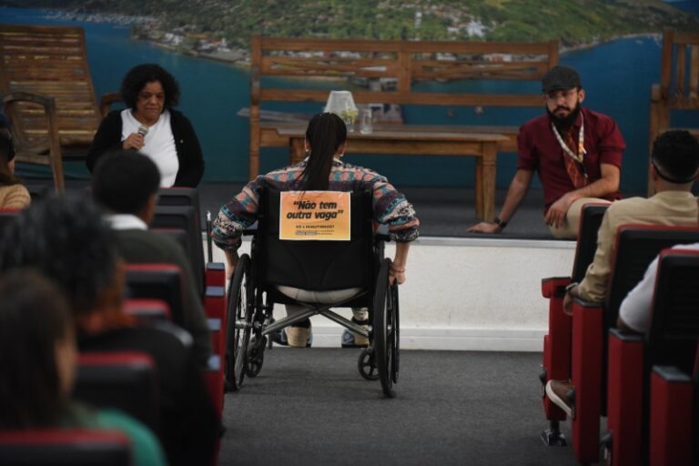 Ilhabela conscientiza sobre respeito às vagas para PcD com a...