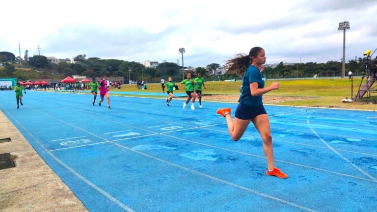 Ilhabela envia jovens atletas para competição esportiva.
