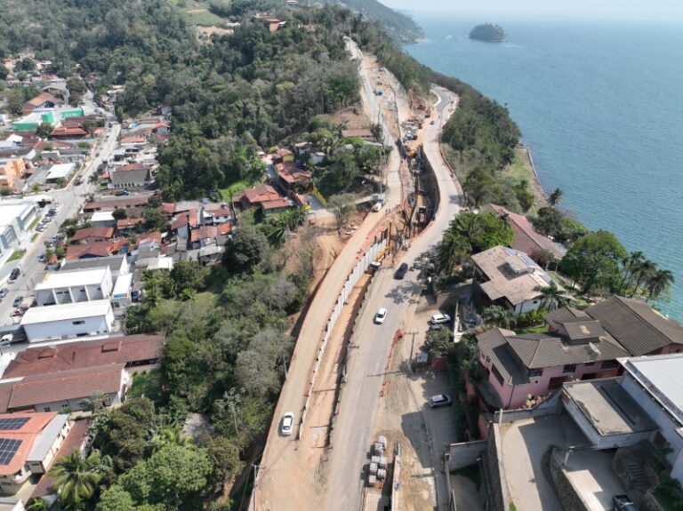 Novo Acesso para Vias e Ciclovias em [Localização]: Melhoria...