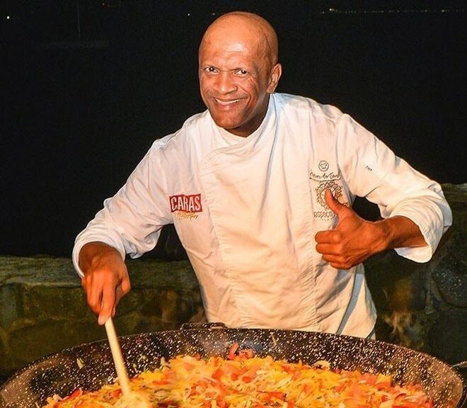Chef Tonhão prepara deliciosa paella renomada em novo evento...