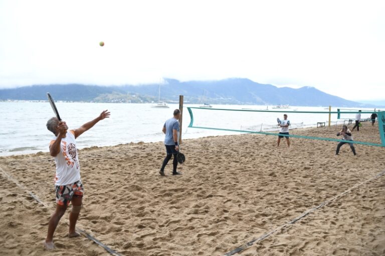 Ilhabela Open Beach Tennis: Evento movimenta a praia com gra...