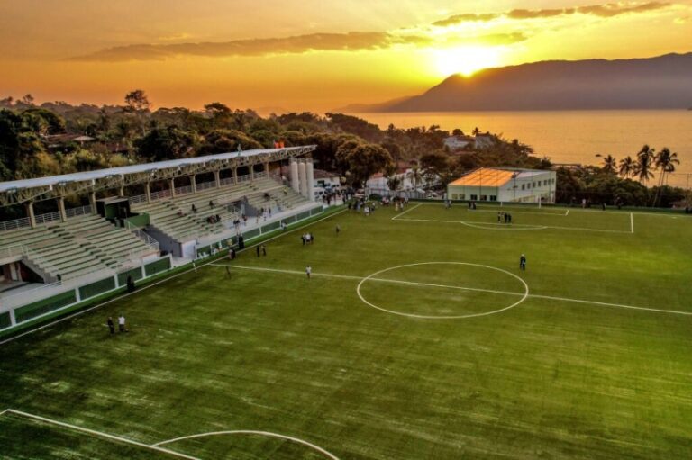 Ilhabela Sedia Amistosos Festivos com Grandes Equipes de Fut...
