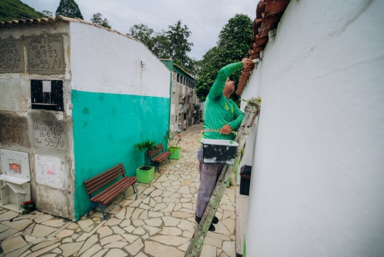 Manutenção no Cemitério Municipal para o Dia de Finados