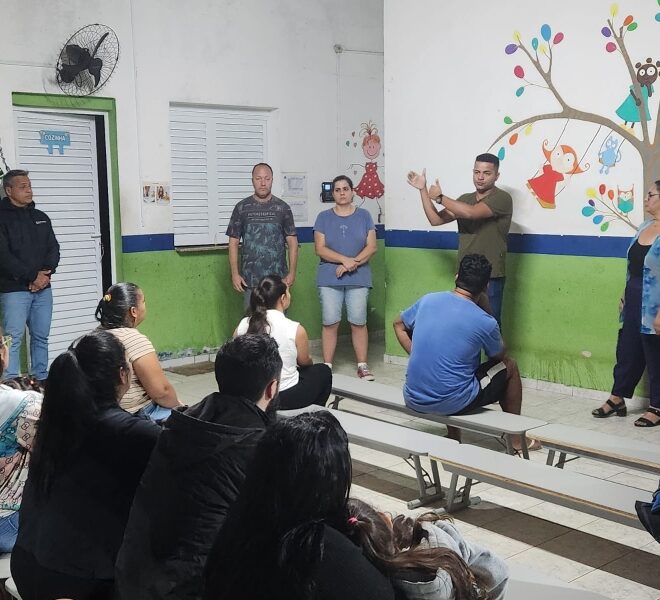 Pais apoiam transferência de alunos da Escola Natã Ugo para ...