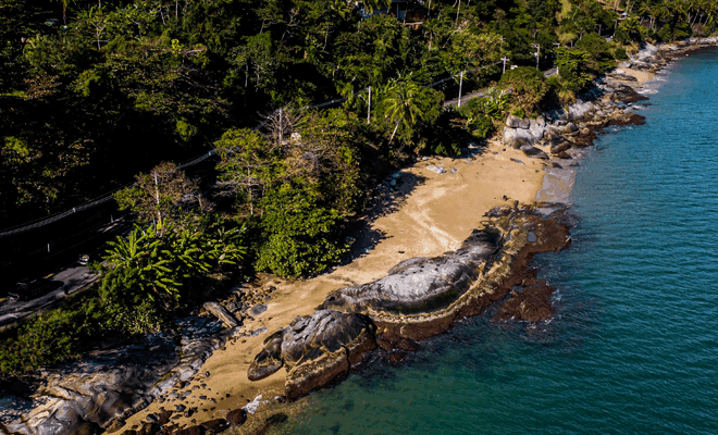Praia do Oscar: beleza natural e simplicidade em Ilhabela.