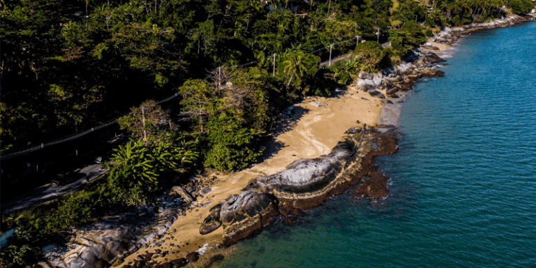 Praia do Oscar: beleza natural e simplicidade em Ilhabela.