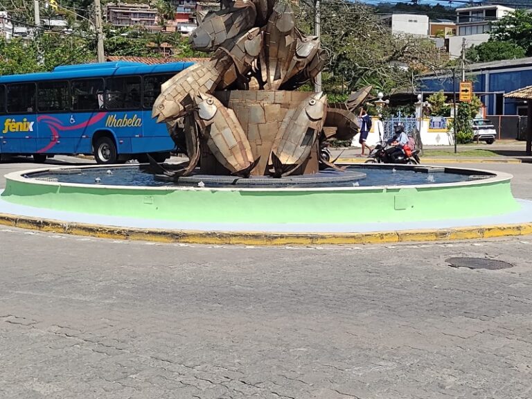 Rotatória do Itaguassú em Ilhabela é revitalizada