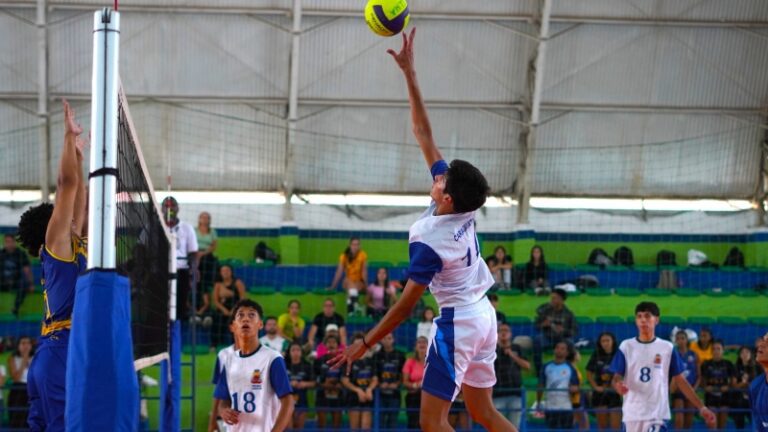 Festival de Voleibol Atrai 100 Alunos