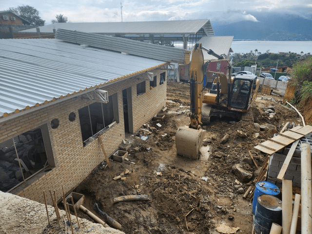 Avanços das Obras da Terceira Escola Cívico-Municipal em Ita...