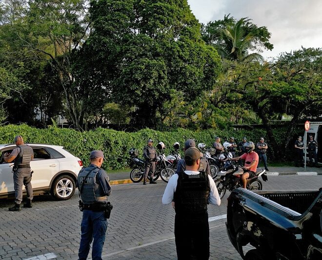 Operação ‘Terra e Mar’: Prefeitura de Ilhabela I...
