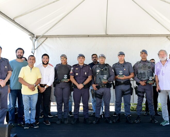 Ilhabela: Prefeitura Entrega Viaturas e Equipamentos para Se...
