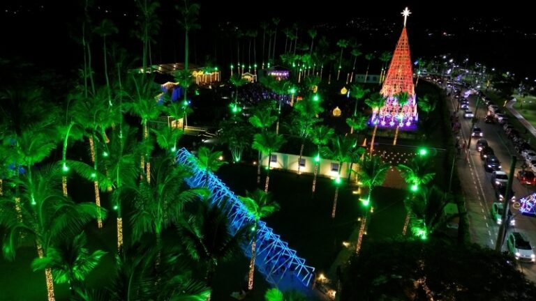 Ilhabela: 4º Natal Luz com Decoração Mágica e Praça de Alime...