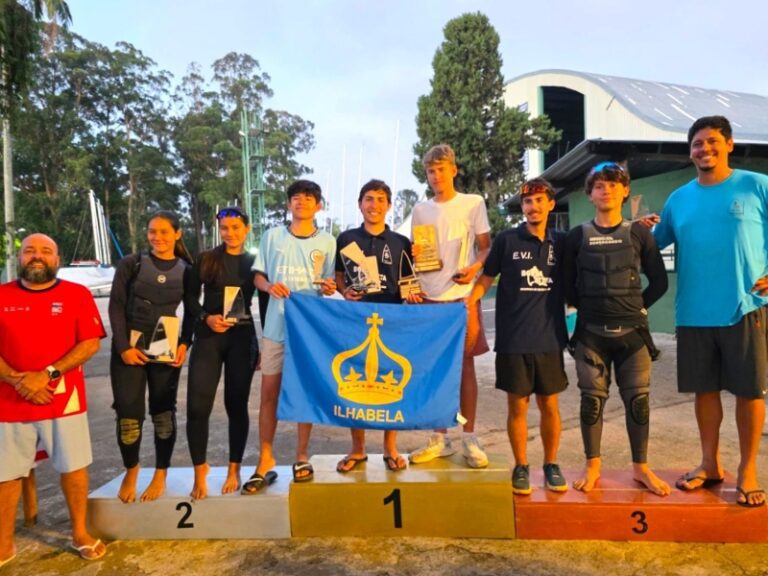 Ilhabela Celebra Atletas da Escola de Vela no Campeonato Pau...