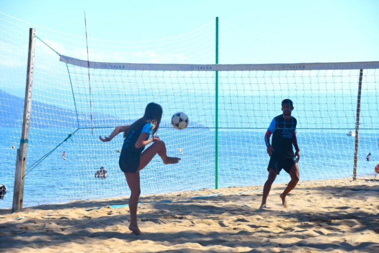 Ilhabela 2025: Torneio Municipal de Futevôlei na Praia da Si...