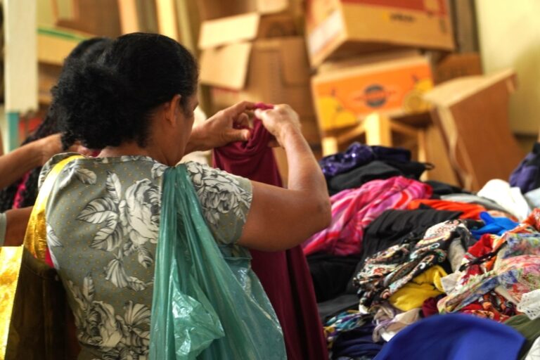 Varal Solidário: 2 mil peças doadas para 208 pessoas na prim...