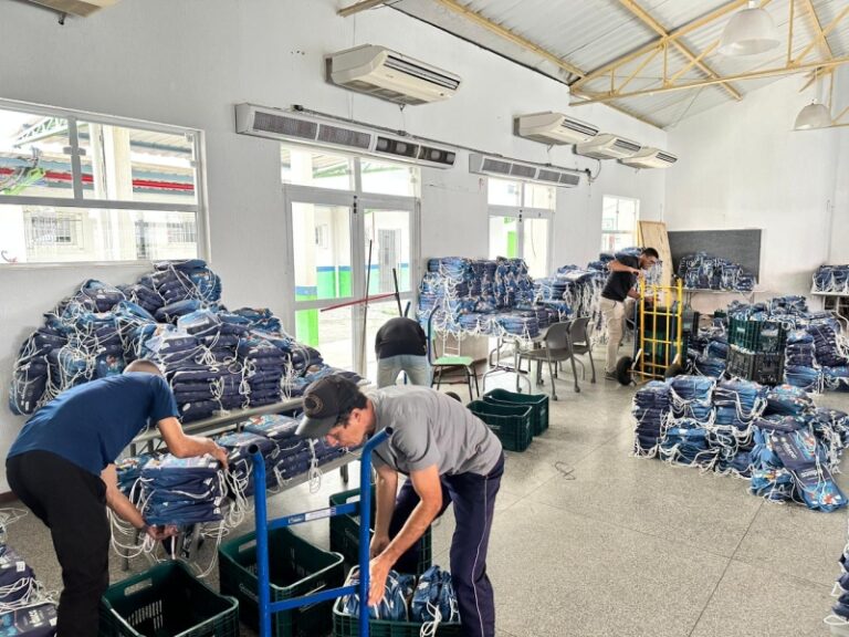 Prefeitura de Ilhabela Distribui 70 Mil Livros Escolares par...