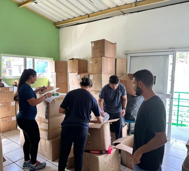Ilhabela Distribui 120 Mil Uniformes Escolares para Alunos d...