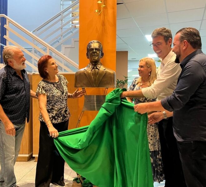 Ilhabela Homenageia Antônio Veronezi e Valoriza a Educação