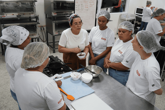 Alunas da IETEC Criam Chocolates Trufados para a Páscoa