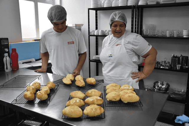 Alunos de Fabricação de Pães Especiais IETEC: Primeiras Forn...