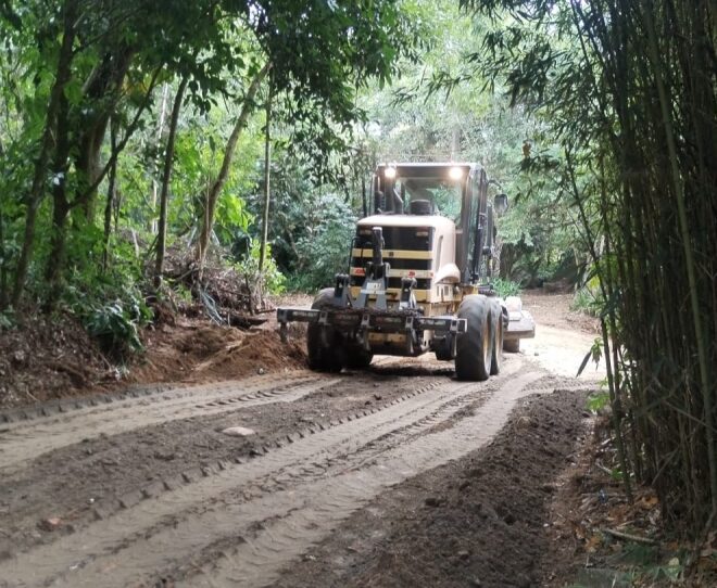 Manutenção na Estrada da Cocaia em Ilhabela
