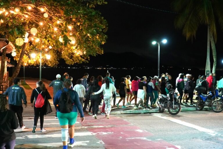 Caminhada da Alegria atraí 120 participantes em Ilhabela em ...
