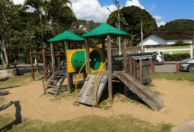 Prefeitura Cuida do Parquinho na Praça Allan Kardec
