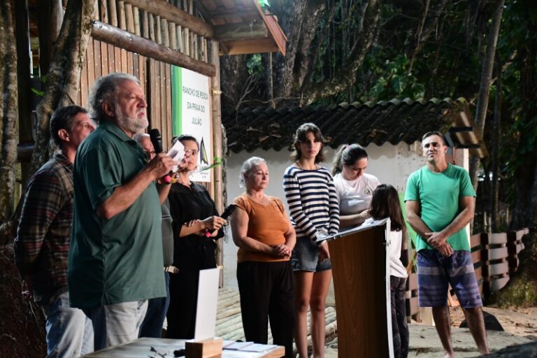 Novo Rancho de Pesca na Praia do Julião: Prefeitura Fortalec...