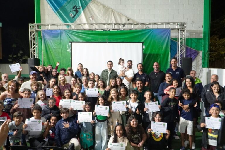 Escola de Vela de Ilhabela Forma 90 Alunos em 2026