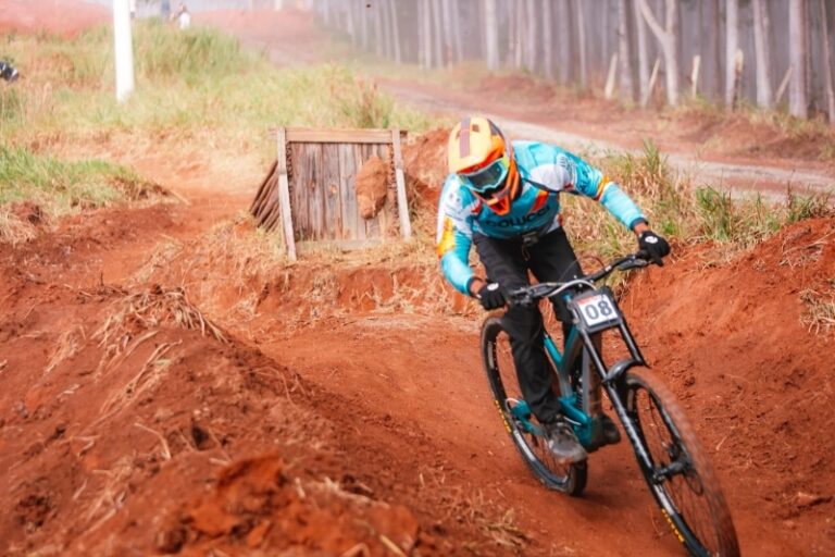Atleta de Ilhabela Participa do Campeonato Brasileiro de Dow...