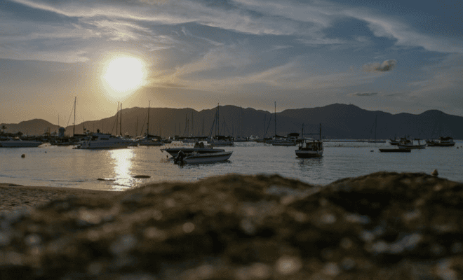 Inverno em Ilhabela: Descubra por que visitar a ilha nesta é...