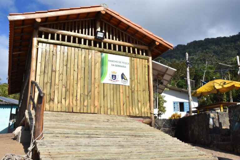 Novo Rancho da Serraria: Prefeito de Ilhabela valoriza comun...