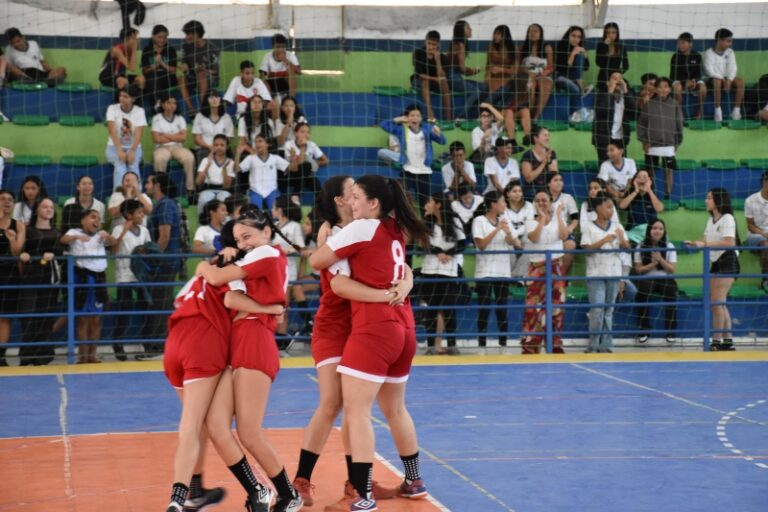 Aulas das Escolinhas do PEII Barra Velha Suspensas Durante J...