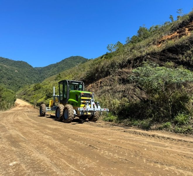 Manutenção na Estrada do Jabaquara em Ilhabela