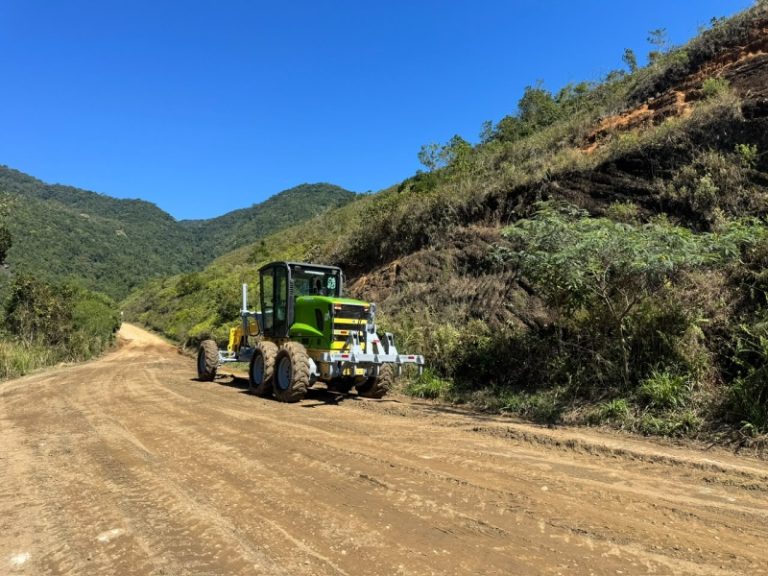 Manutenção na Estrada do Jabaquara em Ilhabela