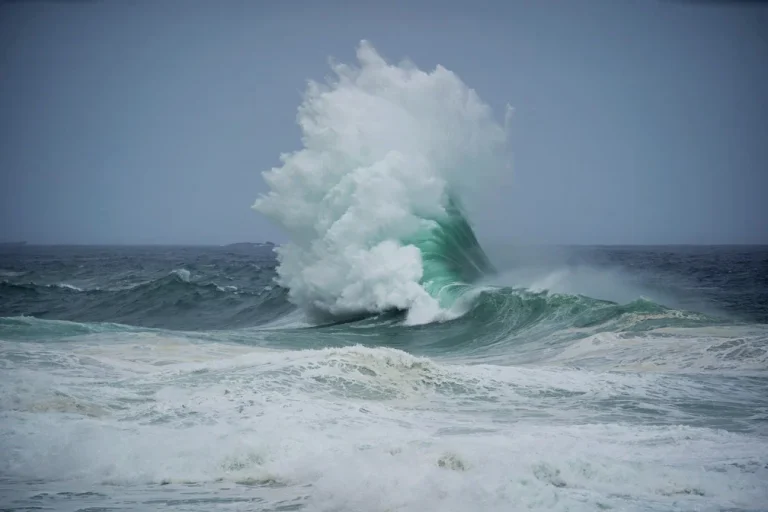 Marinha confirma ressaca com ondas de até 2,5 metros entre S...